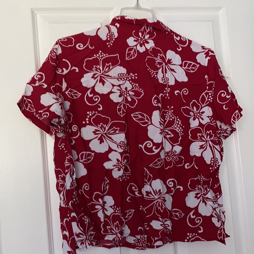 Patterned button down shirt. Size large. - Picture 2 of 2